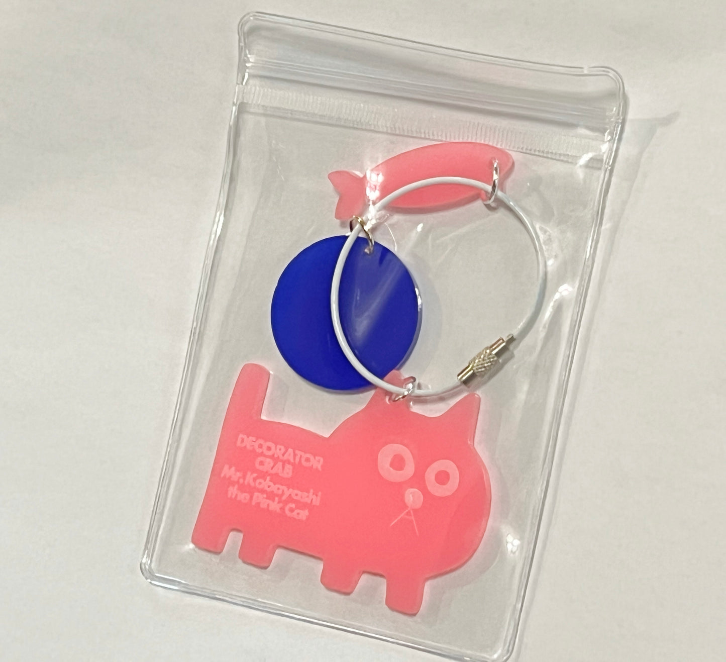 NEW !!  ピンクの猫の小林さんと魚のアクリルチャーム